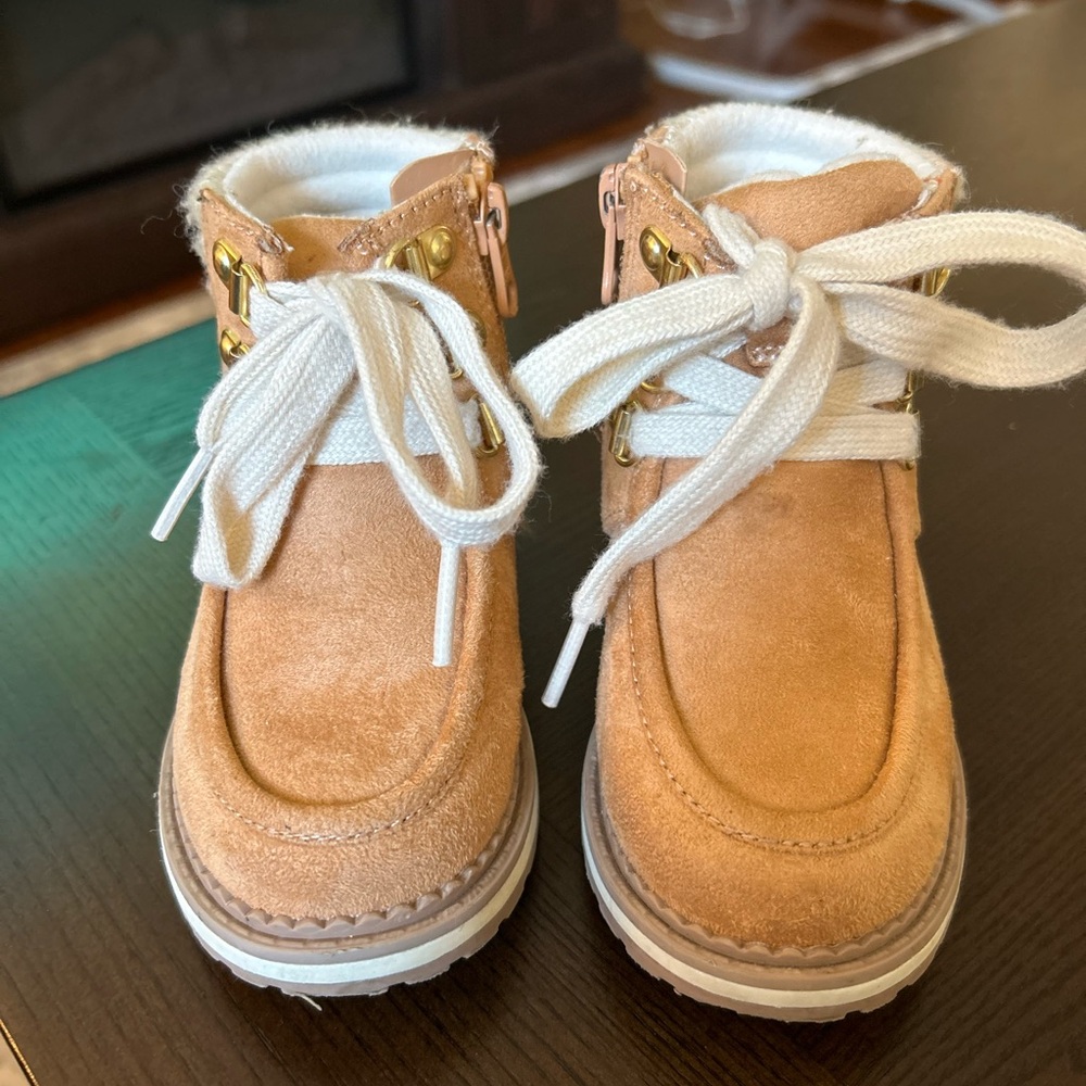 Cat & Jack Toddler Booties size 7t